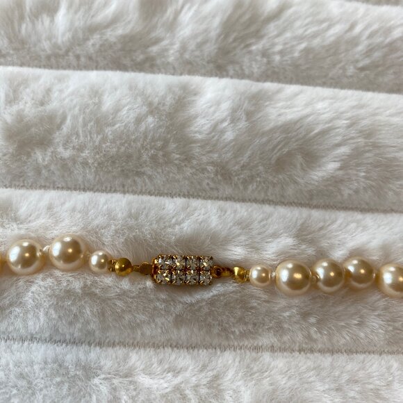 Vintage Fashion Jewellery glass Pearls With Crystal Clasp Cream Short Strand - Picture 3 of 5